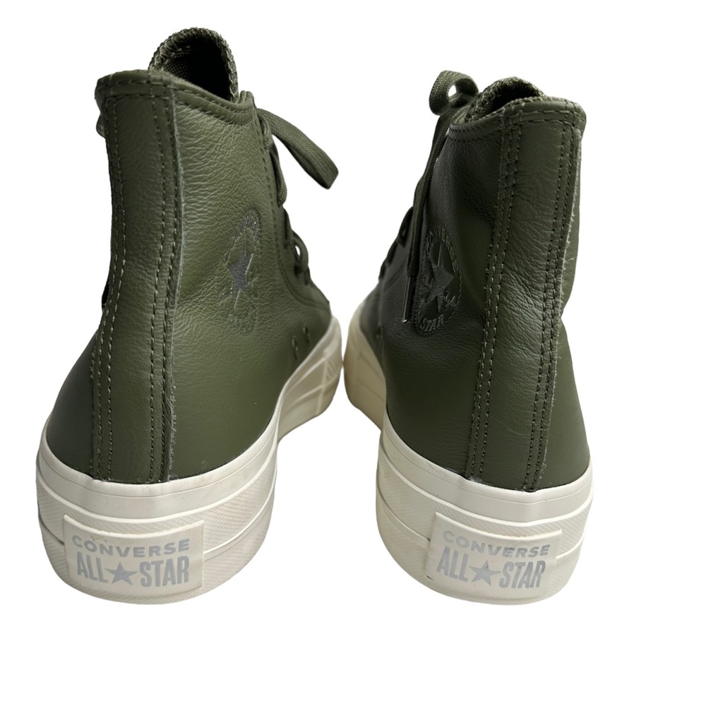 CONVERSE Chuck Taylor All Star Lift Platform Leather in Utility Green/Silver. 8 - Picture 7 of 14